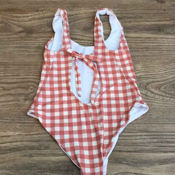 Lulu’s gingham one piece swimsuit - Picture 5 of 7